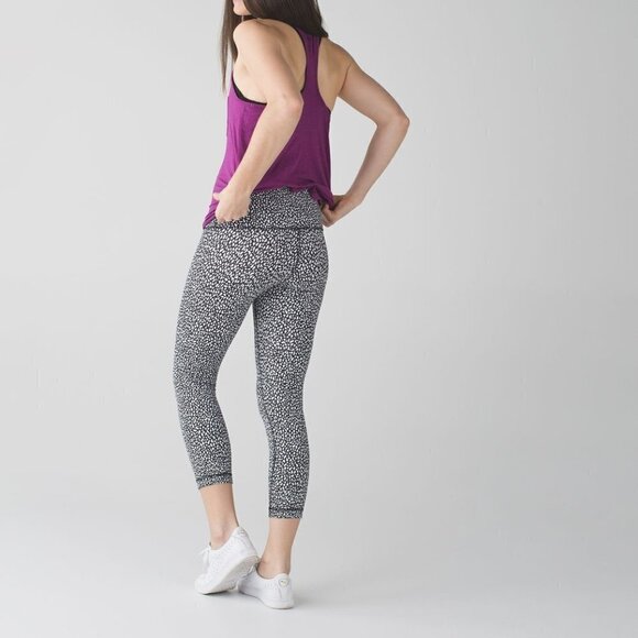 LULULEMON Wunder Under Crop (Hi-Rise) - Picture 2 of 15